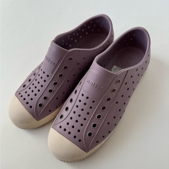 Native Jefferson size 2 shoes - Picture 3 of 4